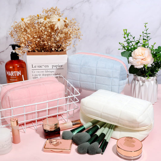 Beauty Bag in Peluche Checkered β Borsa Trucco Grande, Morbida, Capiente e Adorabile